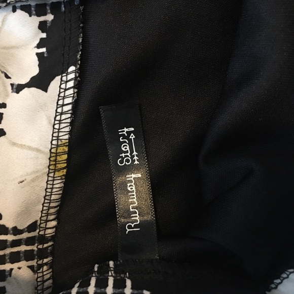 Cute Mini Skirt ! 💃🏻 NEVER WORN - Picture 3 of 5