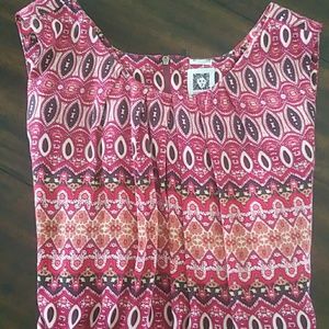 Anne Klein beautiful sleeveless hi-low top