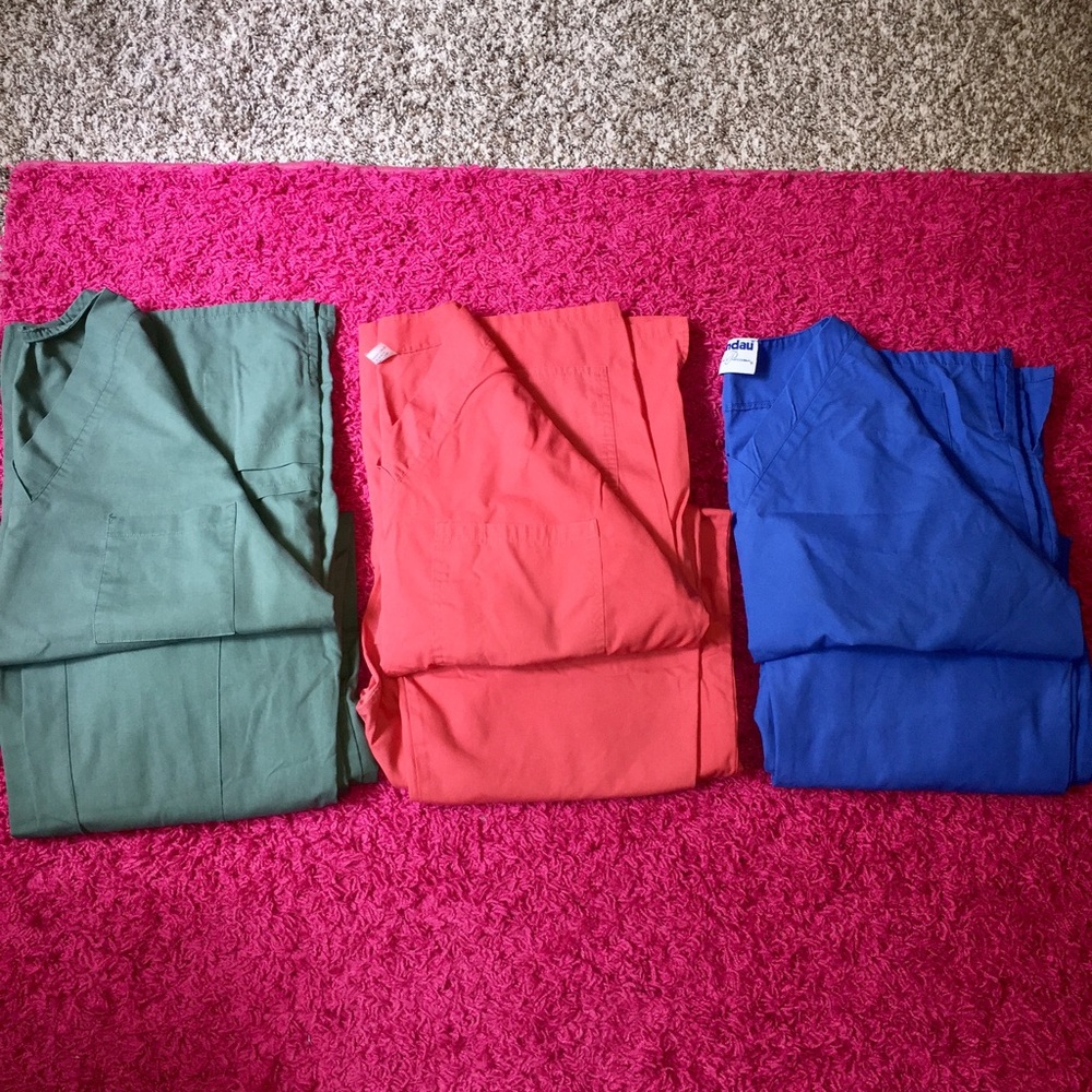 Scrub set