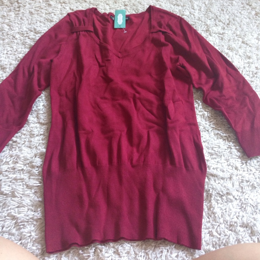 Red 3/4 length top