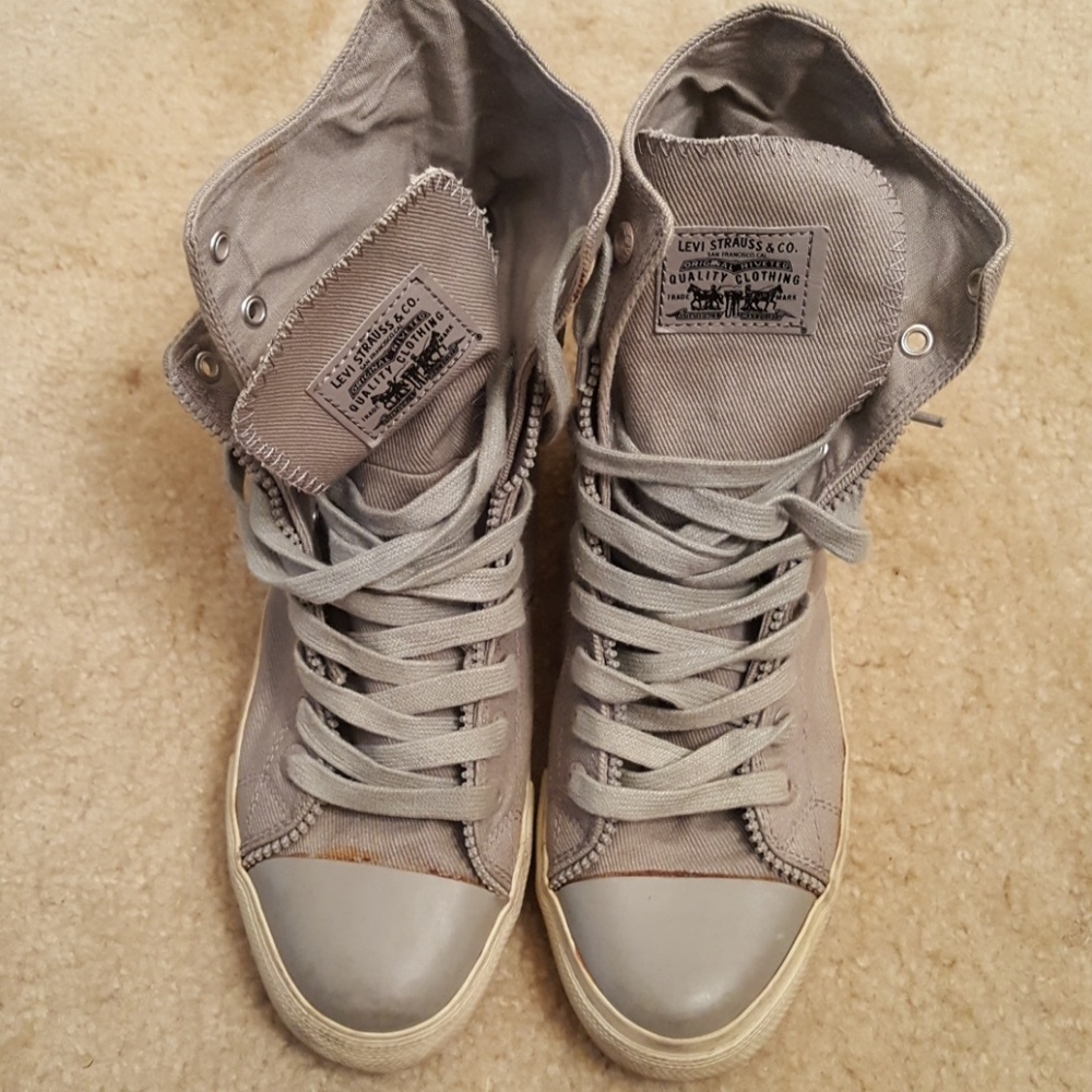 EUC Levi's Light Gray High top gym shoes