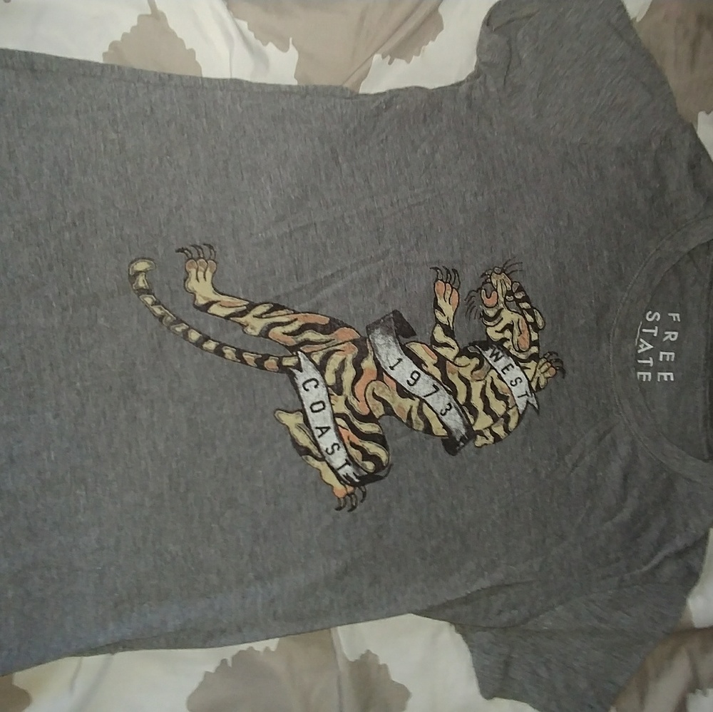 Aeropostale New Graphic Tee