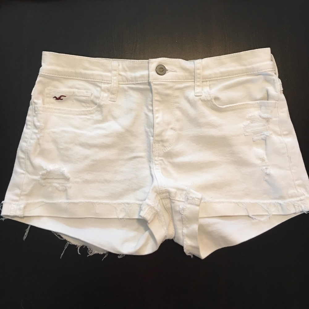 Holister White Jean Shorts 😏