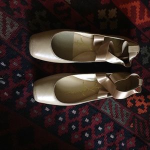 Jessica Simpson flats