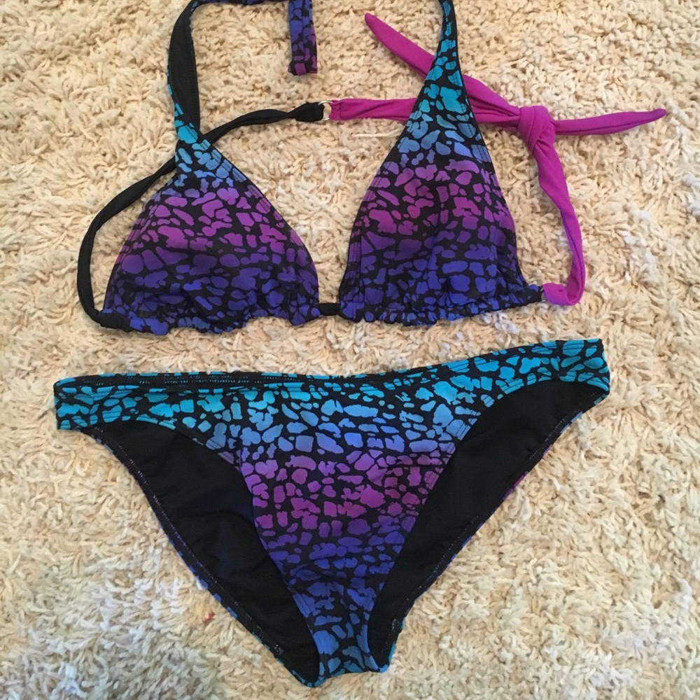 Leopard print bikini - Picture 2 of 3