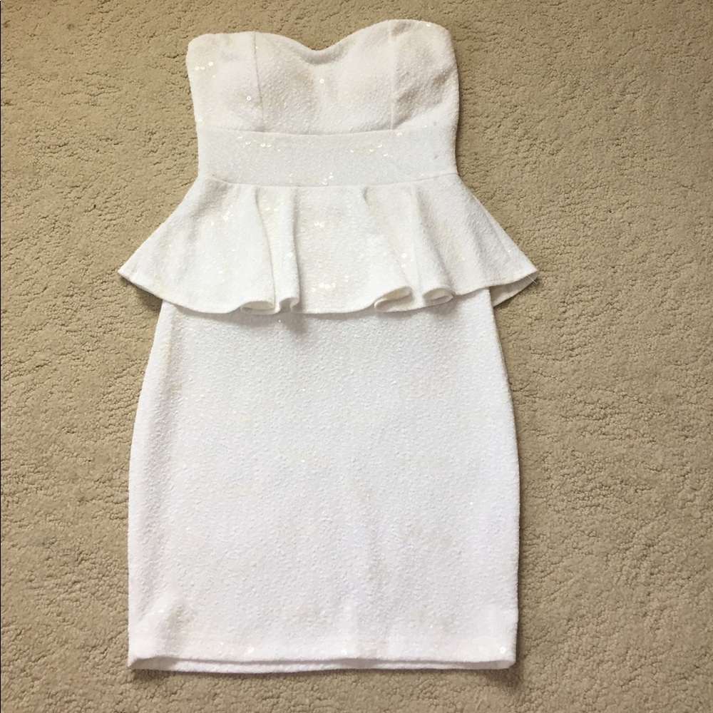 WHITE BODY CENTRAL DRESS!