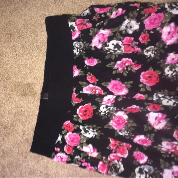 Light weight flowy joggers - Picture 3 of 3