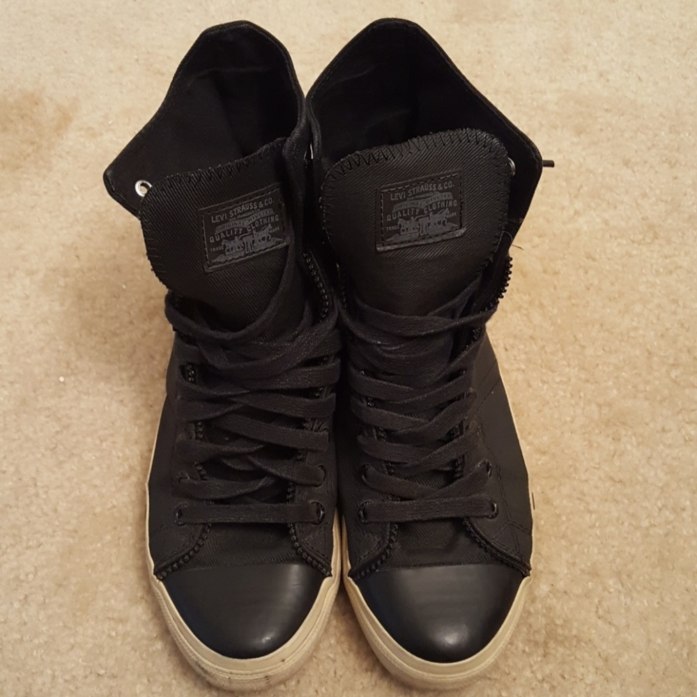 EUC Levi's black high top gym shoes
