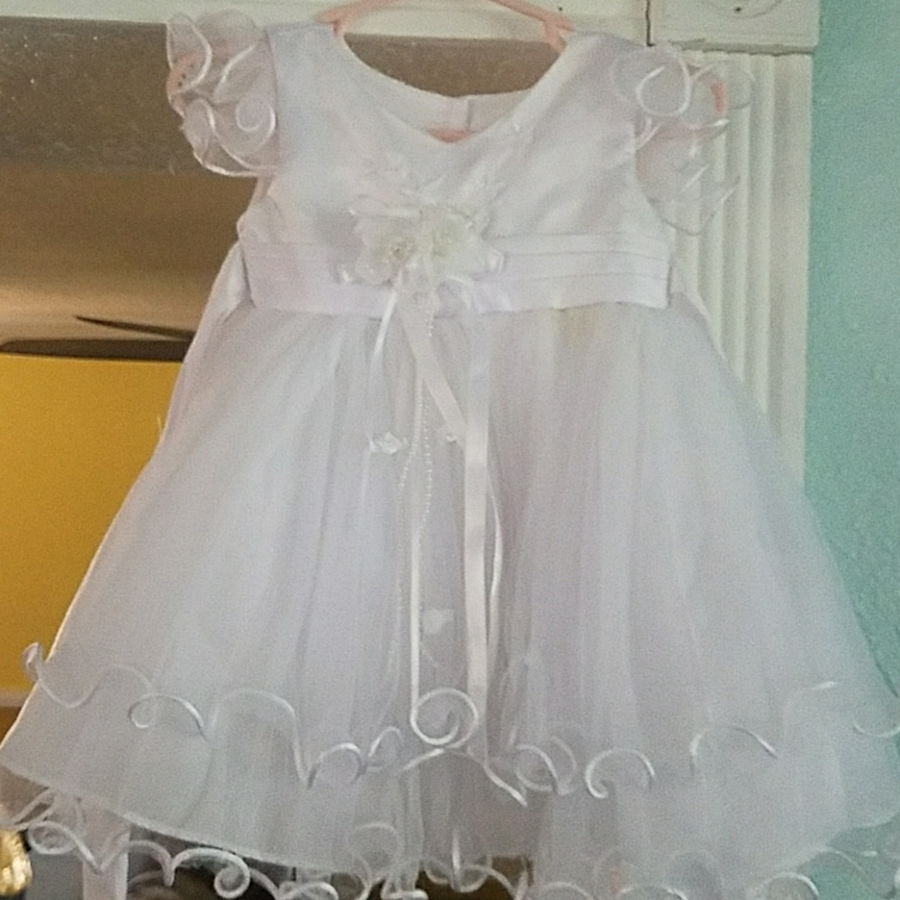 LIKE NEW White dress 12 M