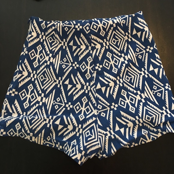 SM high waisted stretchy short shorts 💃🏻💁🏻 - Picture 4 of 4