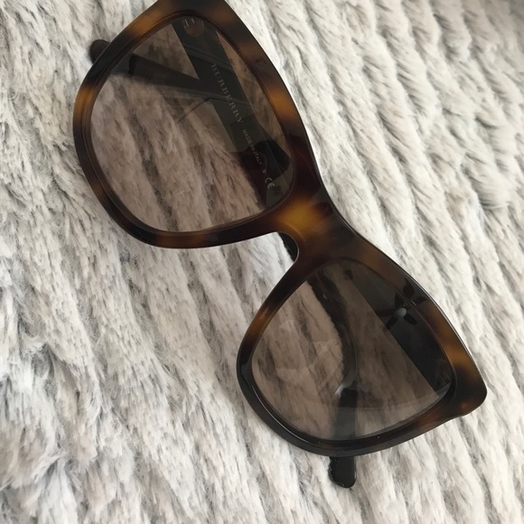Burberry Accessories - Burberry Brown sunnies