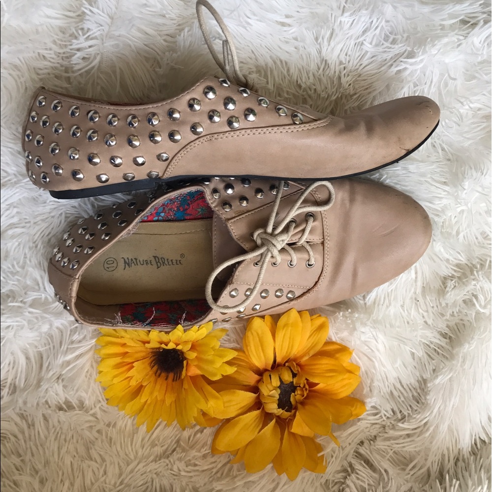 🌼Size 10 tan studded flats by Nature Breeze🌼