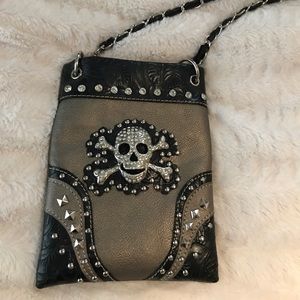 Skull purse. I only used it once.