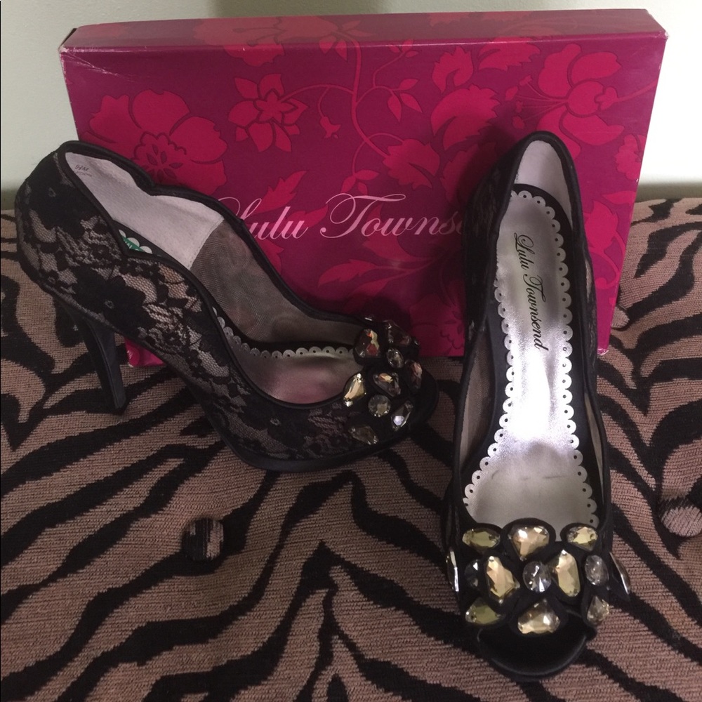 Dressy peep toe high heeled lace sandals