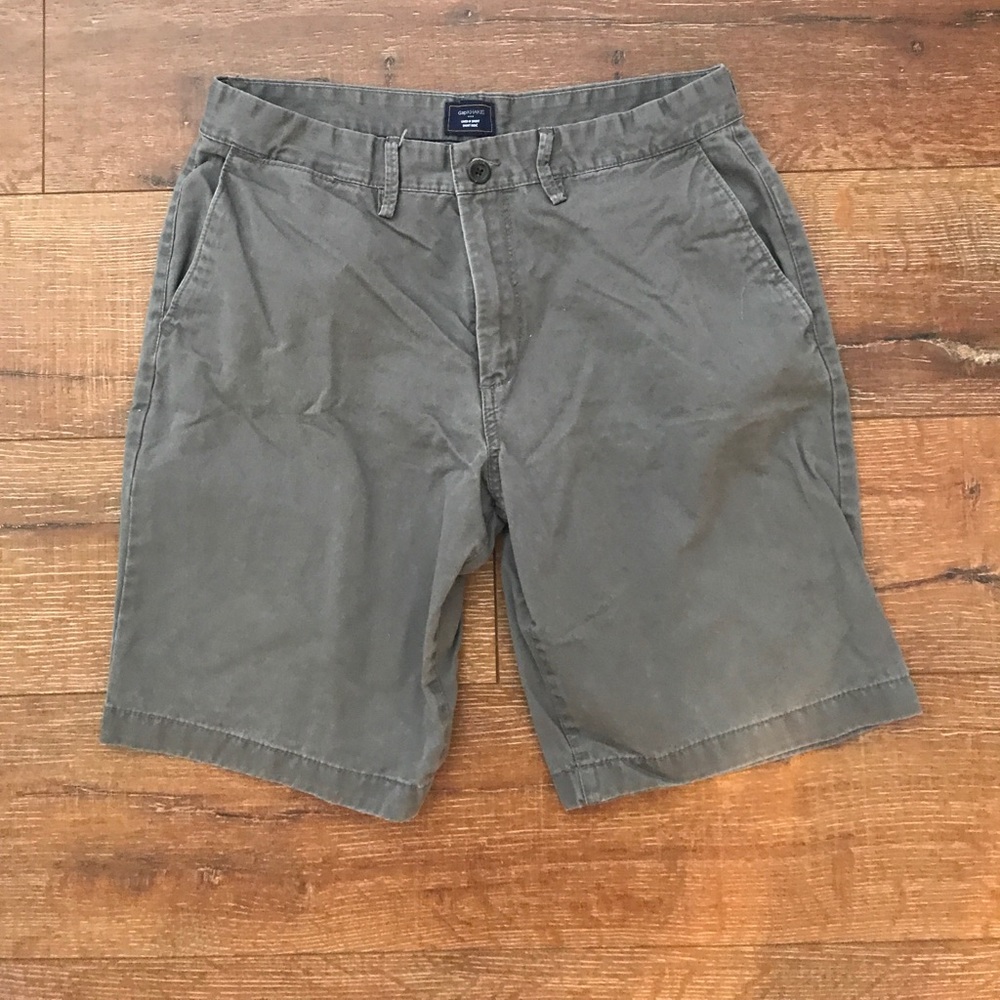 Men's gap grey khaki shorts. Size 34.