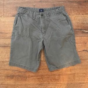 Men's gap grey khaki shorts. Size 34.