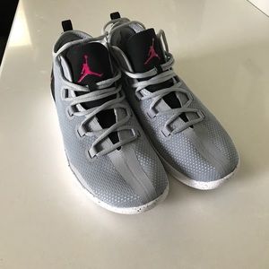 JORDANS Men's 6/ women's 8