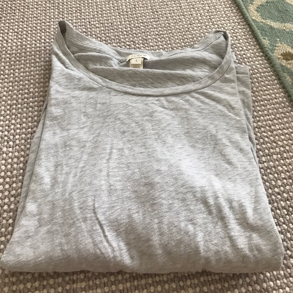 Grey scoop neck t shirt, in good condition!