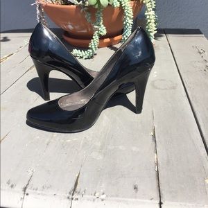 Size 7 Adrienne Vittadini Pumps