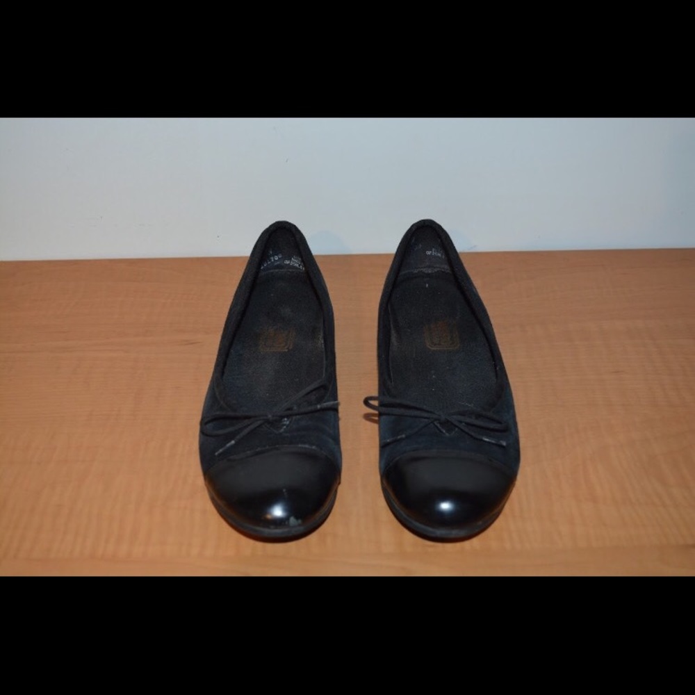 Munro black flats