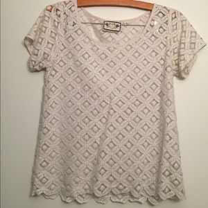 Off white beautiful top. Super cute and chic!