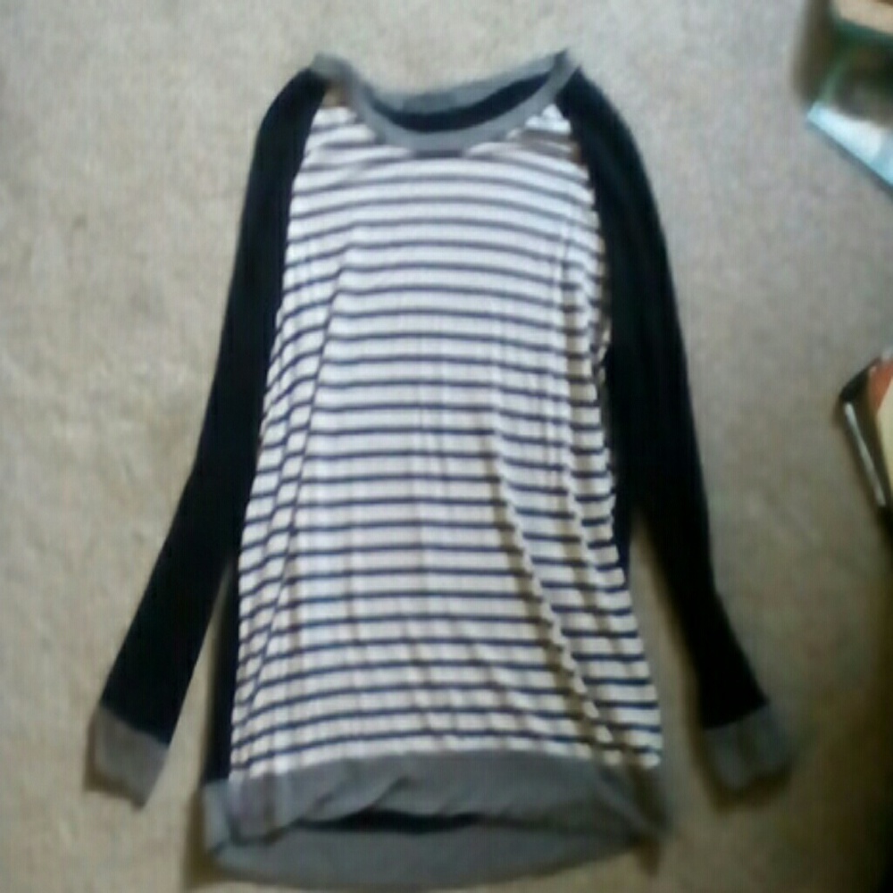 Long sleeve top black white striped