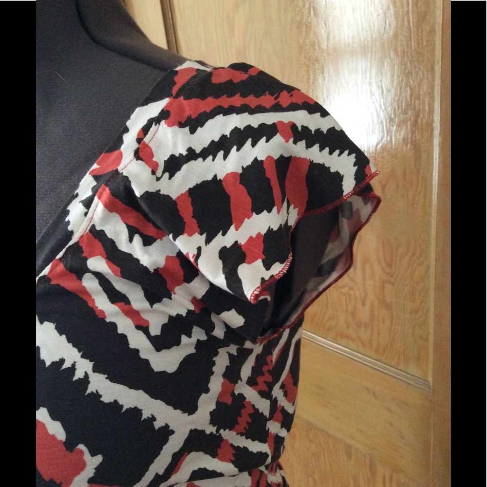 Patterned Top - Picture 3 of 4