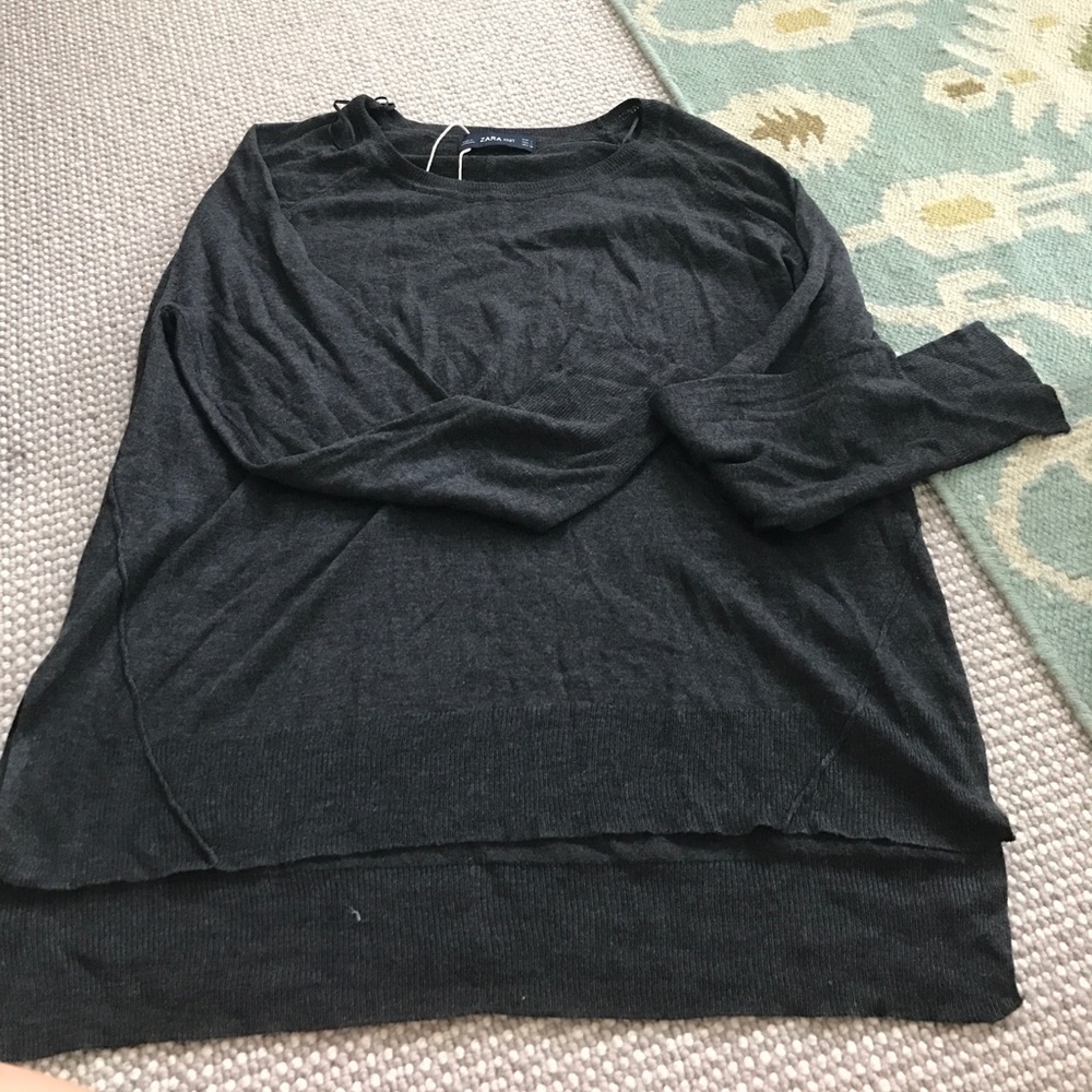 Zara knit with scoop neck and long sleeve..