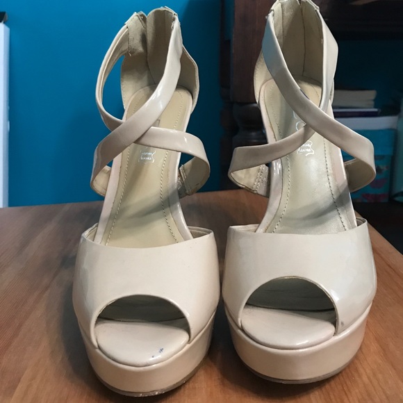 Aldo's genuine patent  leather peep toe 4" heels - Picture 3 of 4