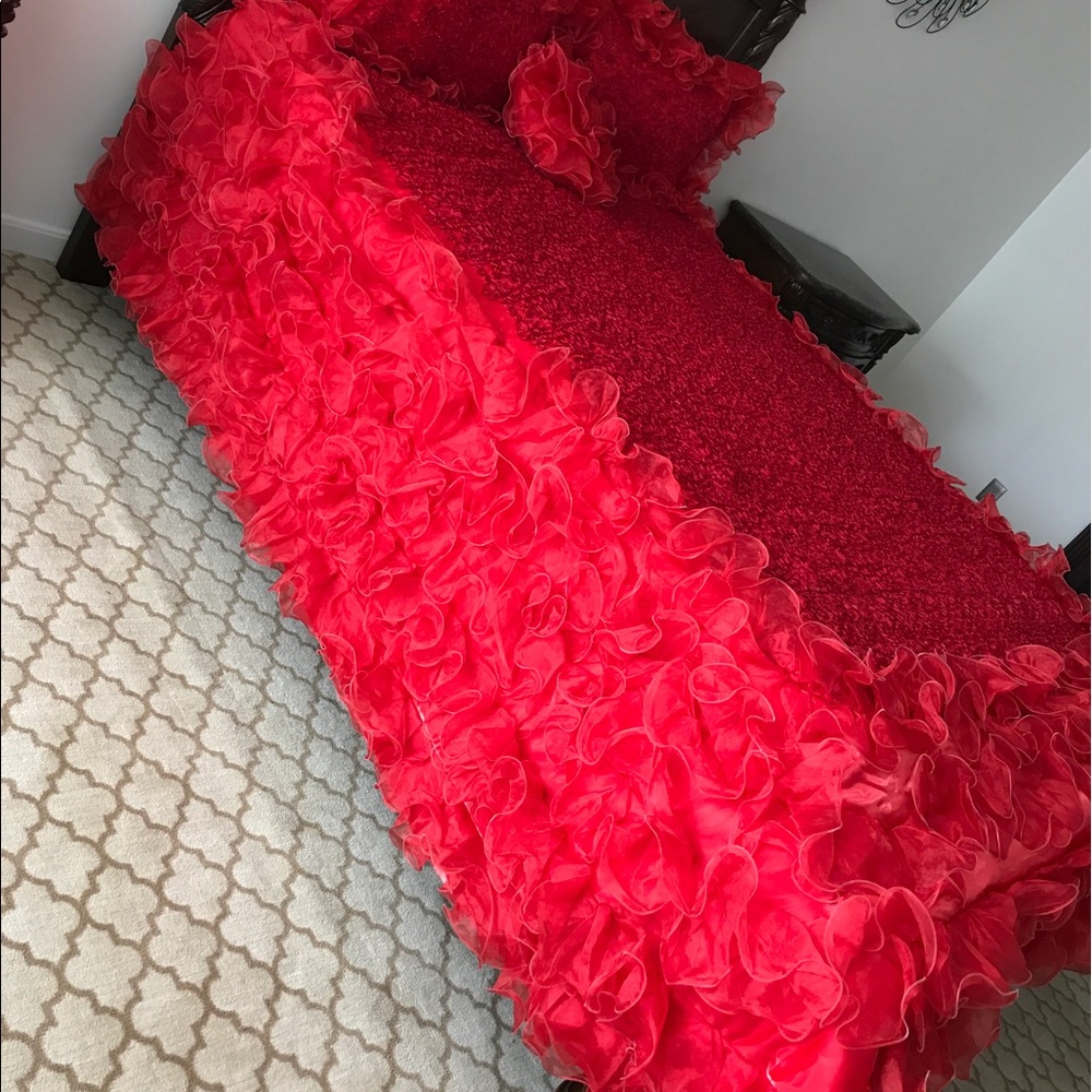 Red bedding cover very good condition