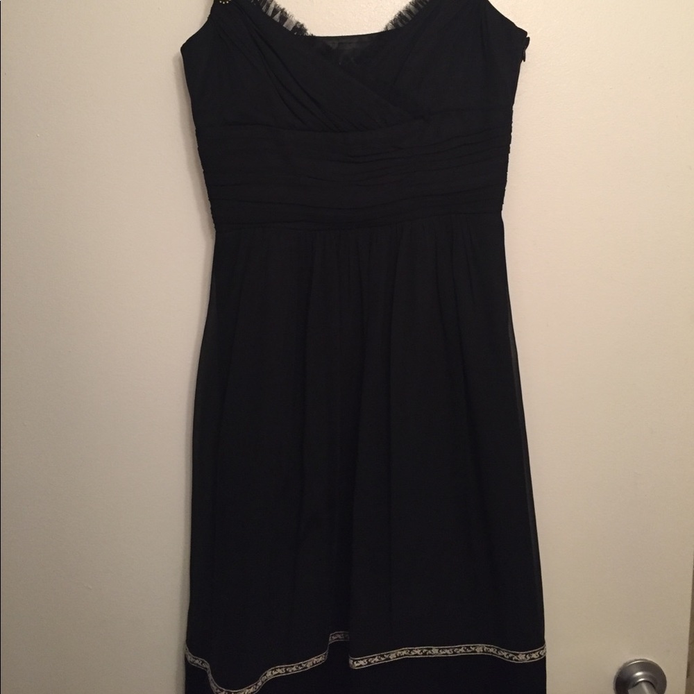 Super flattering dress! You will love it on you!