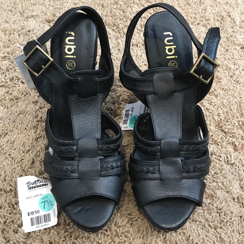 Black Wedges!