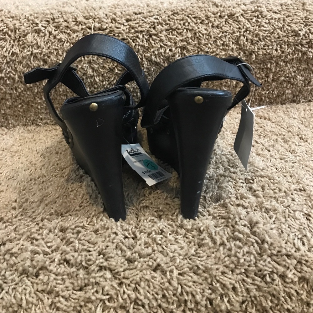 Black Wedges! - Picture 3 of 3