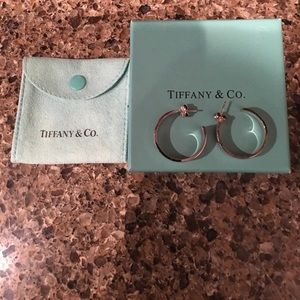 💙💚Tiffany & co Authentic sterling hoops💚💙