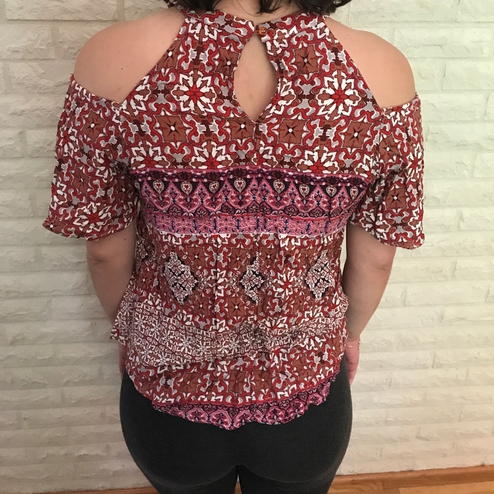 Cold Shoulder Pattern Top - Picture 3 of 3