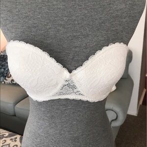 White strapless bra