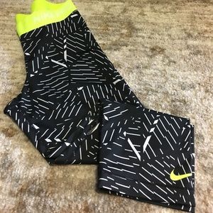 Nike Pro crop pants