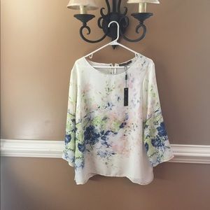 💥Sunday Sale!💥Beautiful Top!