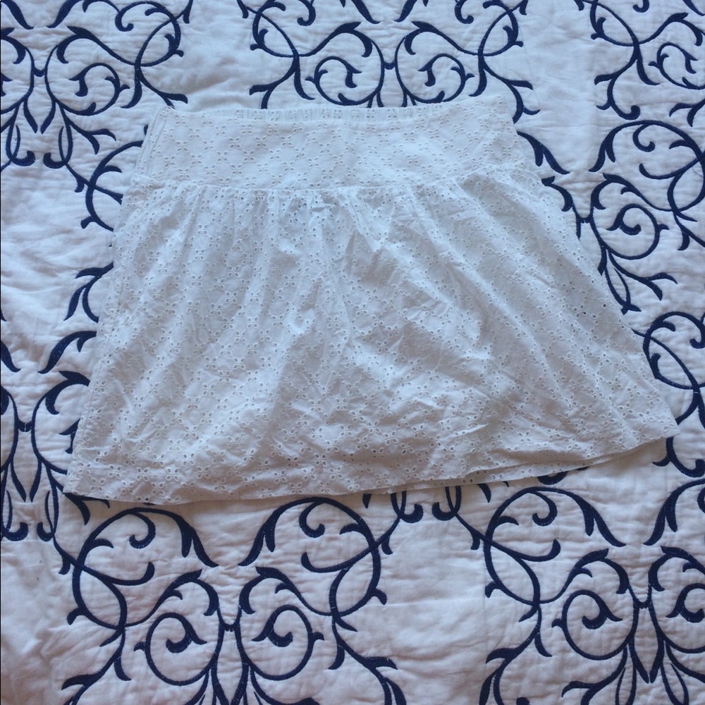 30% off bundles! White skirt