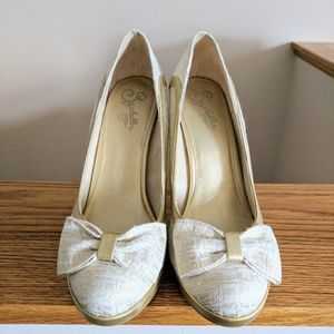 Seychelles Bow Pumps