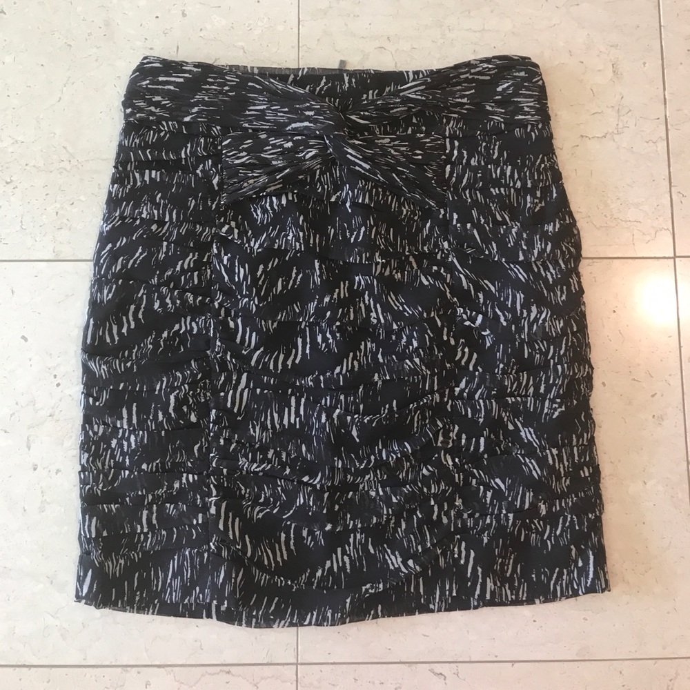 2/25$ deal H&m Black and white miniskirt