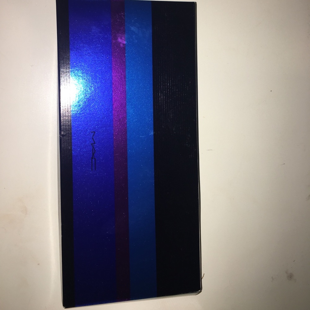 Discontinued Mac travel sized brushes