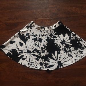 comfortable and cute black and white skirt