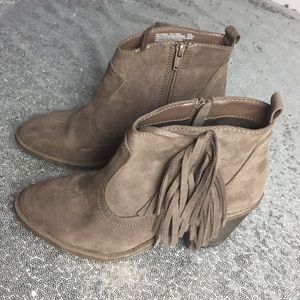 cute ankle booties!