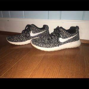 Nike tennis shoes