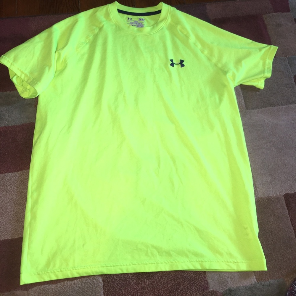 Simple under armour tshirt