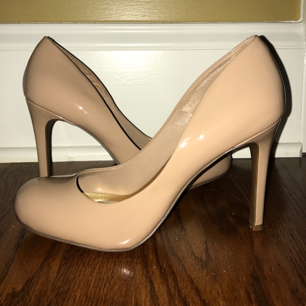 Nude heels (Jessica Simpson)