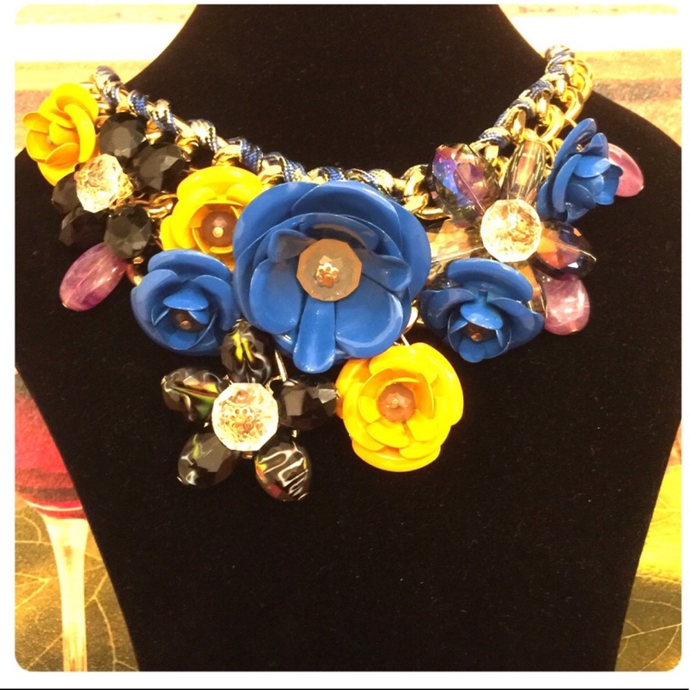 NWOT Statement Necklace