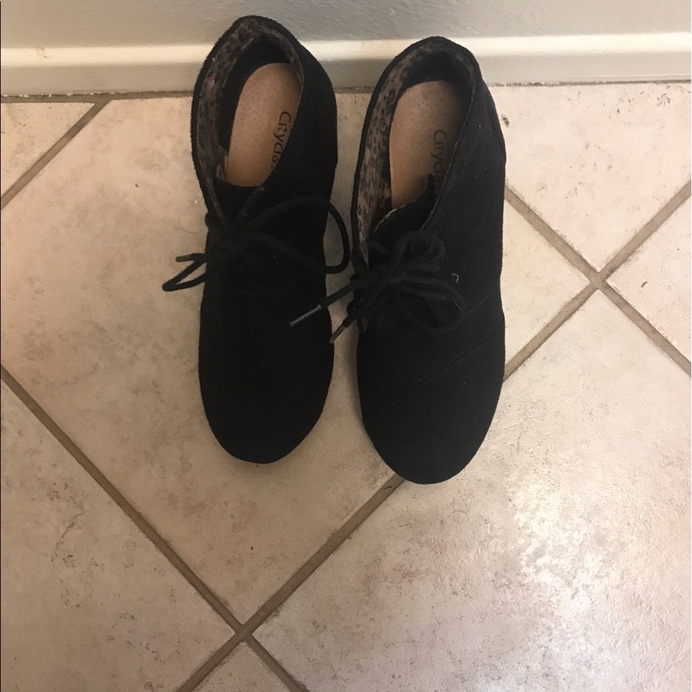 Cityclassified Black Round Toe Wedge Ankle Boot
