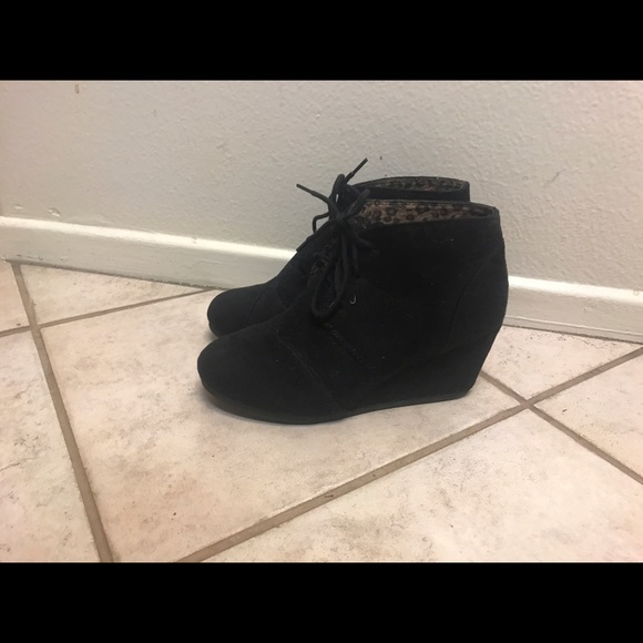 Cityclassified Black Round Toe Wedge Ankle Boot - Picture 2 of 3
